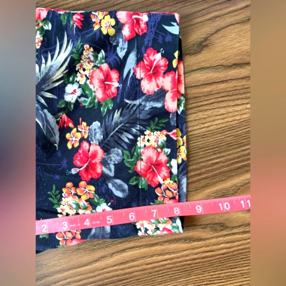Sovereign Code Floral Print Shorts - With Pockets - Picture 5 of 5